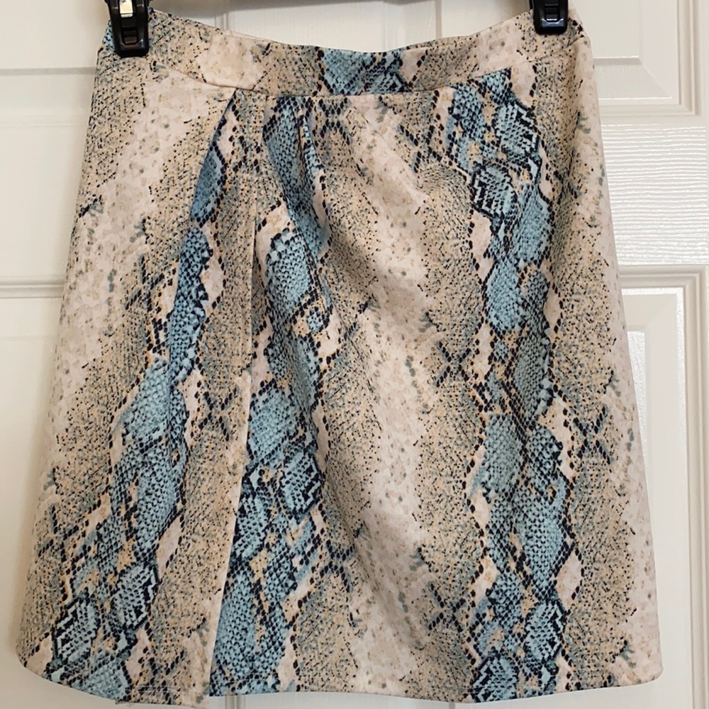 Fashion Nova Mini skirt with slit